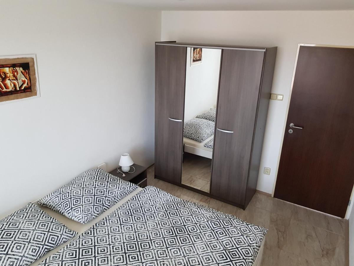 Apartman S Vinnym Sklepem Viktorie Pouzdrany Luaran gambar