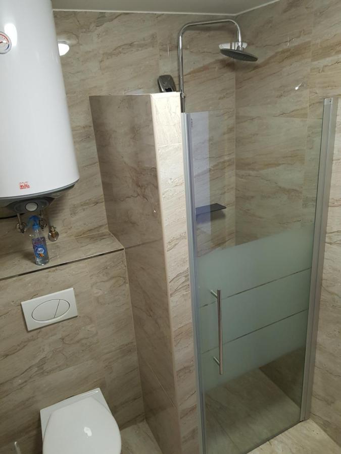 Apartman S Vinnym Sklepem Viktorie Pouzdrany Luaran gambar