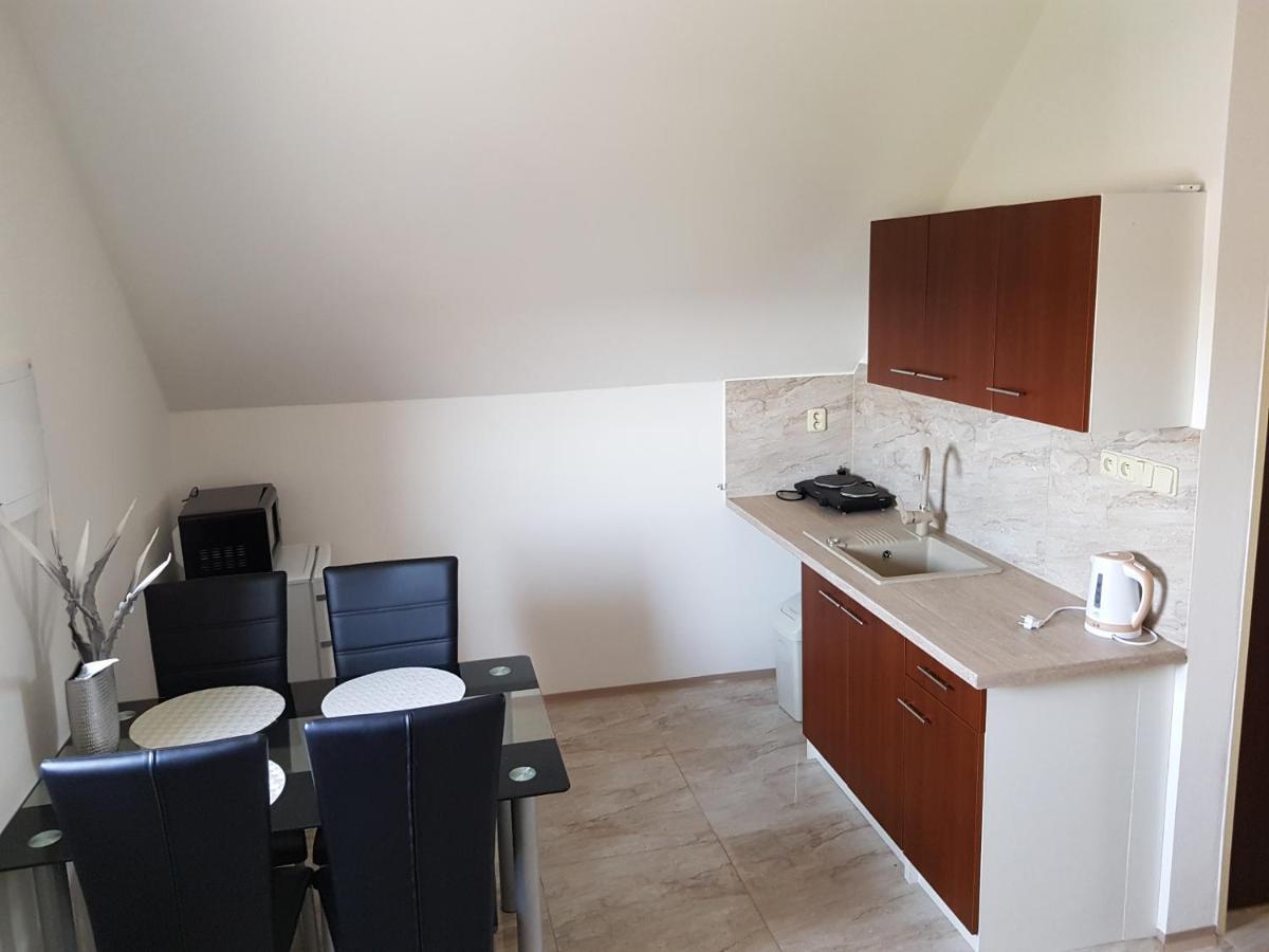 Apartman S Vinnym Sklepem Viktorie Pouzdrany Luaran gambar
