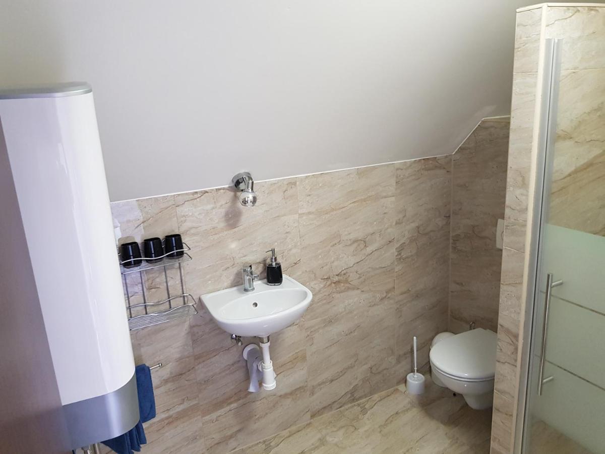 Apartman S Vinnym Sklepem Viktorie Pouzdrany Luaran gambar
